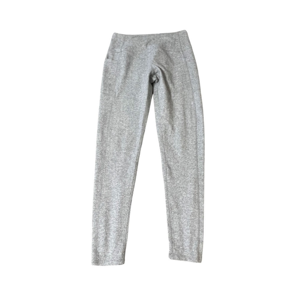Kyodan Outdoors gray herringbone design leggings with leg pockets